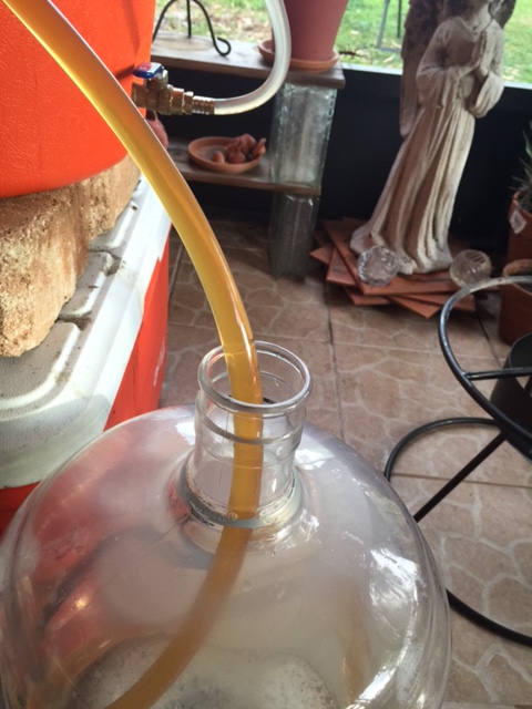 Racking to the carboy Racking to the carboy